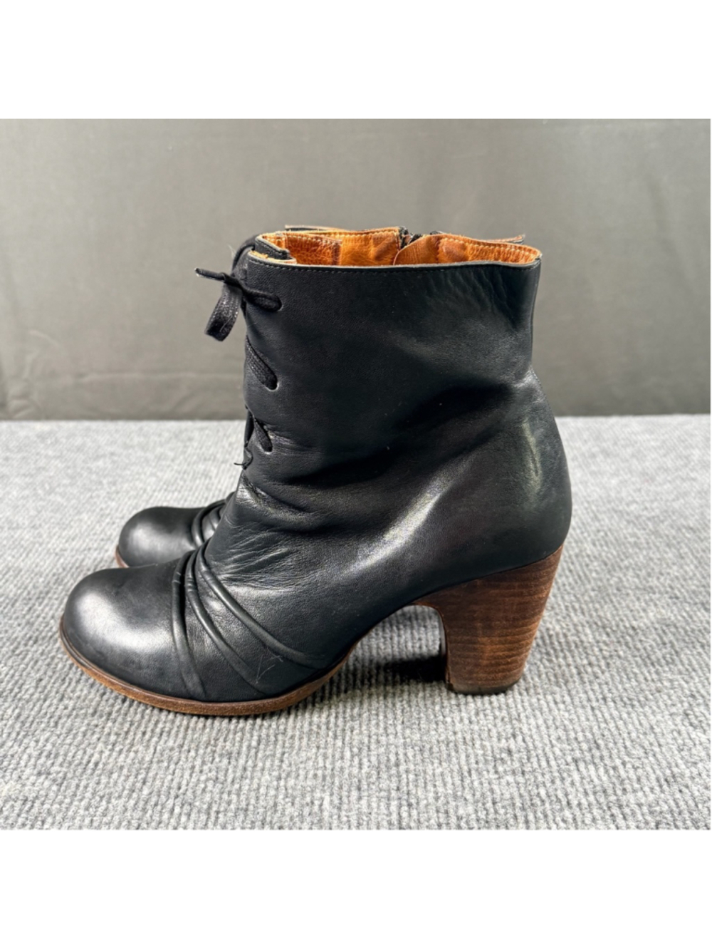 Chie Mihara Boots Women 8.5 US Leather Ankle Heel Ruched Minimalist Boho Black